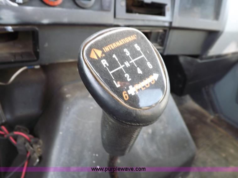 image for item K3105 1992 International 9200 semi truck