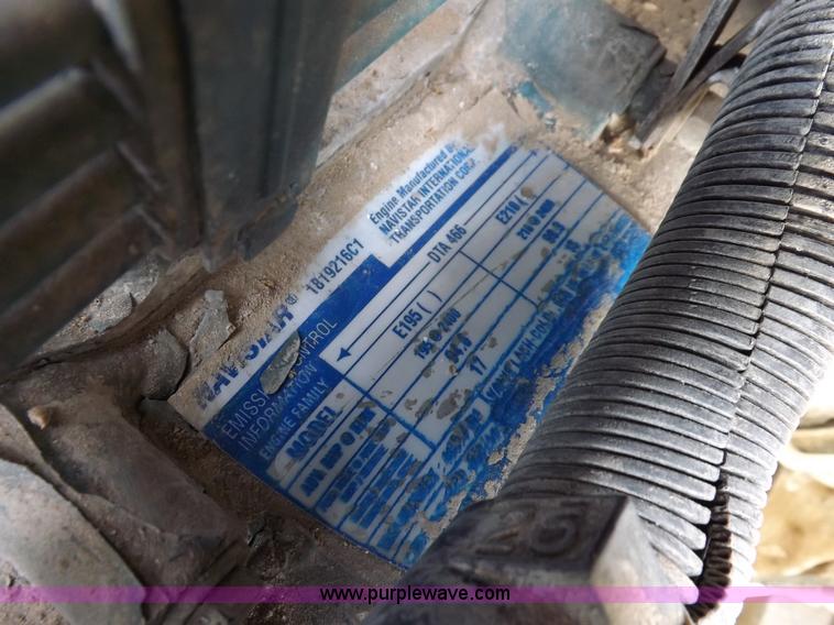 image for item K3105 1992 International 9200 semi truck