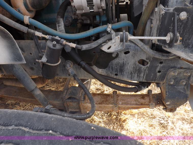 image for item K3105 1992 International 9200 semi truck