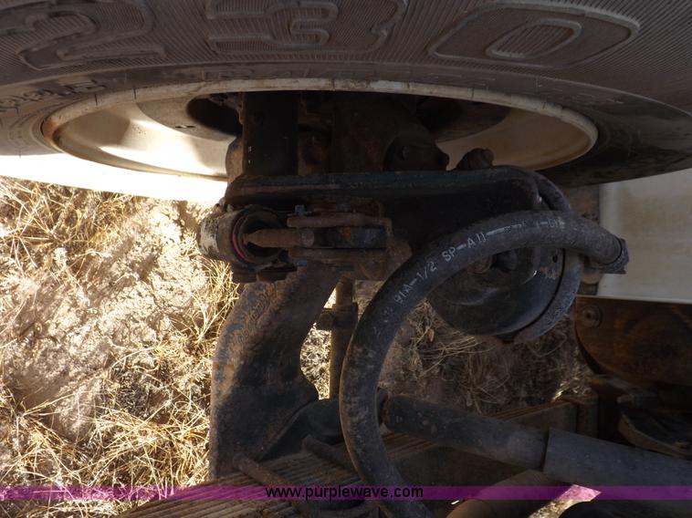 image for item K3105 1992 International 9200 semi truck