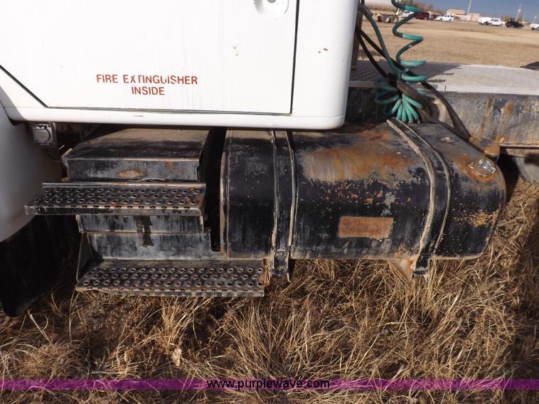 image for item K3105 1992 International 9200 semi truck