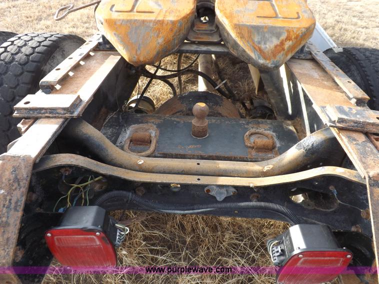 image for item K3105 1992 International 9200 semi truck