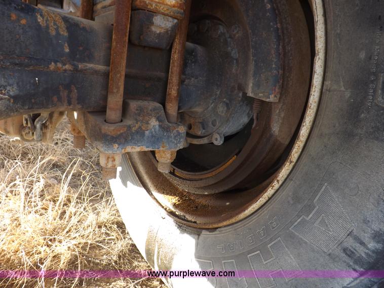 image for item K3105 1992 International 9200 semi truck