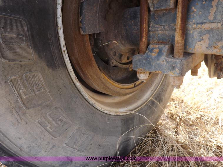 image for item K3105 1992 International 9200 semi truck