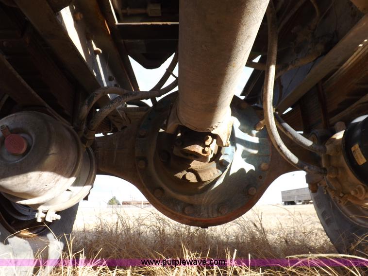 image for item K3105 1992 International 9200 semi truck