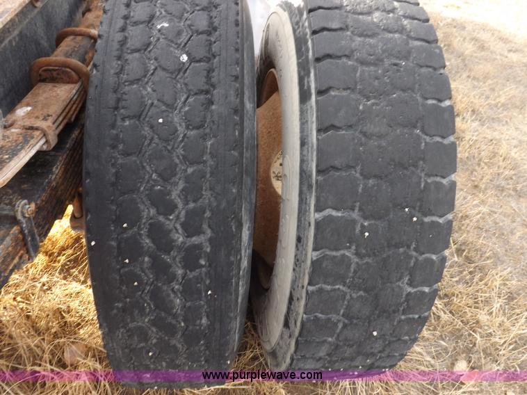 image for item K3105 1992 International 9200 semi truck