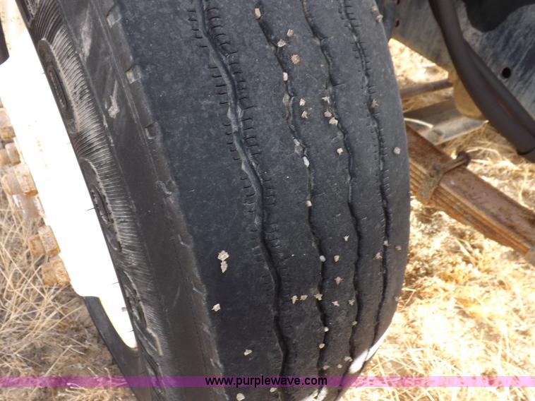 image for item K3105 1992 International 9200 semi truck