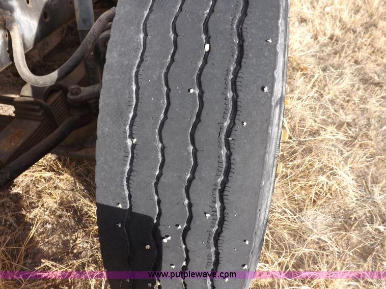 image for item K3105 1992 International 9200 semi truck