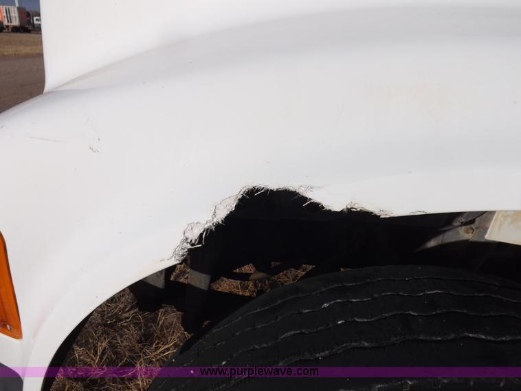 image for item K3105 1992 International 9200 semi truck