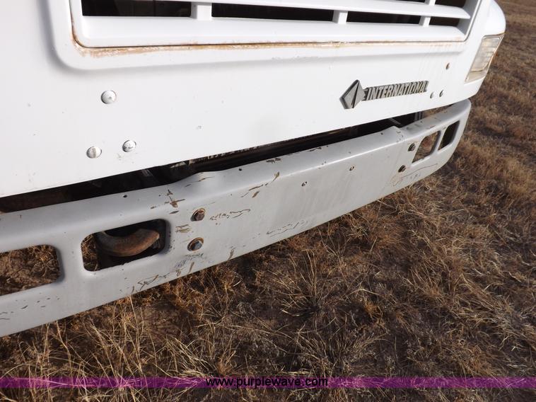 image for item K3105 1992 International 9200 semi truck