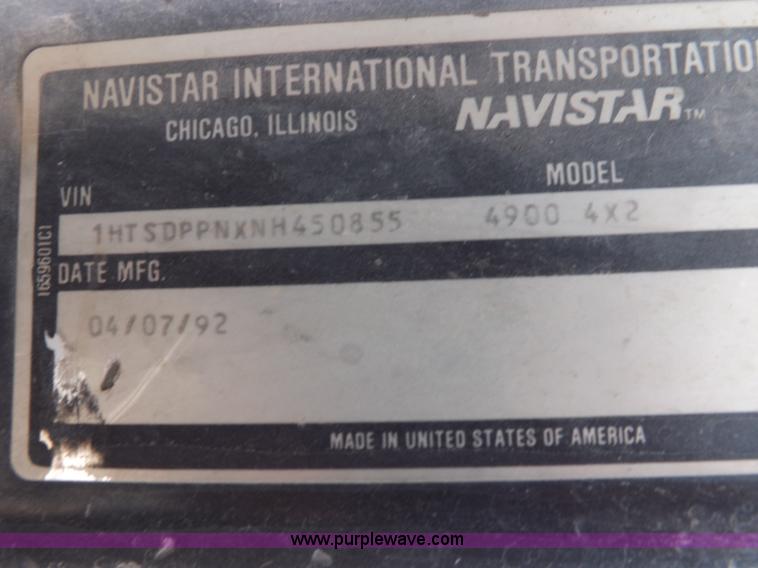 image for item K3105 1992 International 9200 semi truck