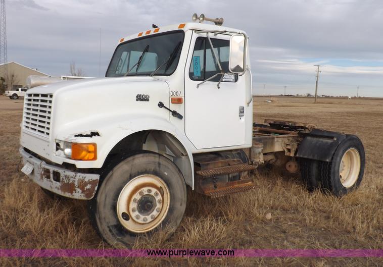 image for item K3106 1995 International 4900 semi truck