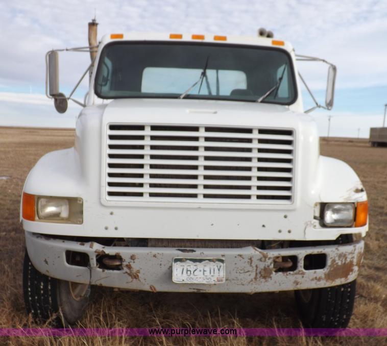 image for item K3106 1995 International 4900 semi truck