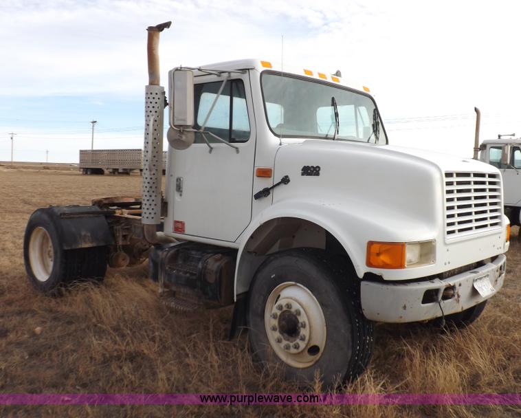 image for item K3106 1995 International 4900 semi truck