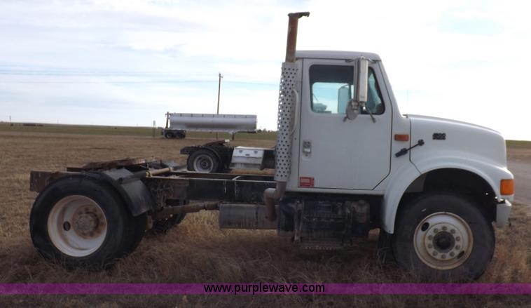 image for item K3106 1995 International 4900 semi truck