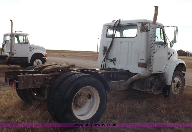 image for item K3106 1995 International 4900 semi truck