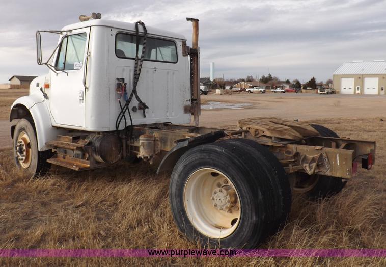 image for item K3106 1995 International 4900 semi truck