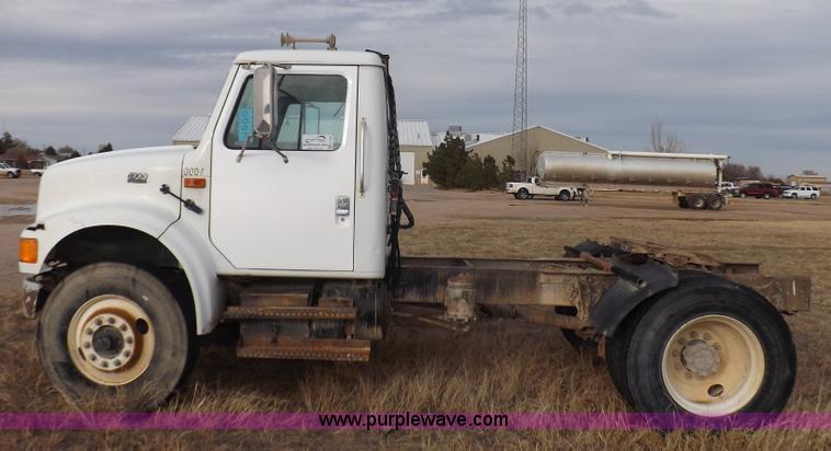 image for item K3106 1995 International 4900 semi truck