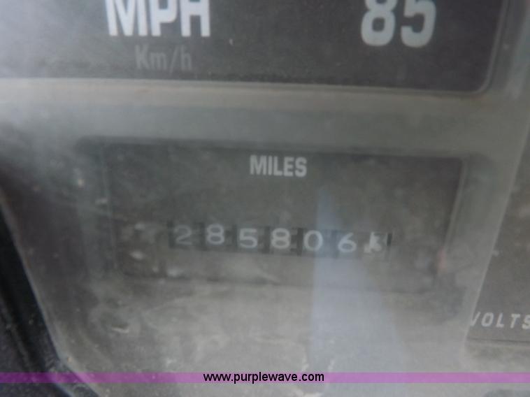 image for item K3106 1995 International 4900 semi truck