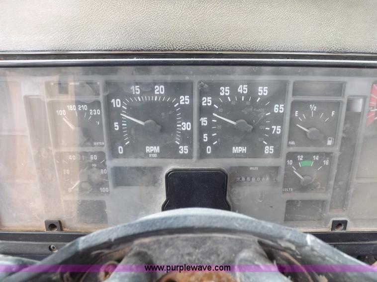 image for item K3106 1995 International 4900 semi truck