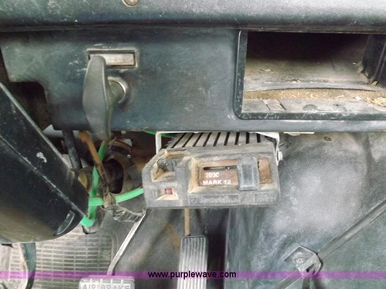 image for item K3106 1995 International 4900 semi truck