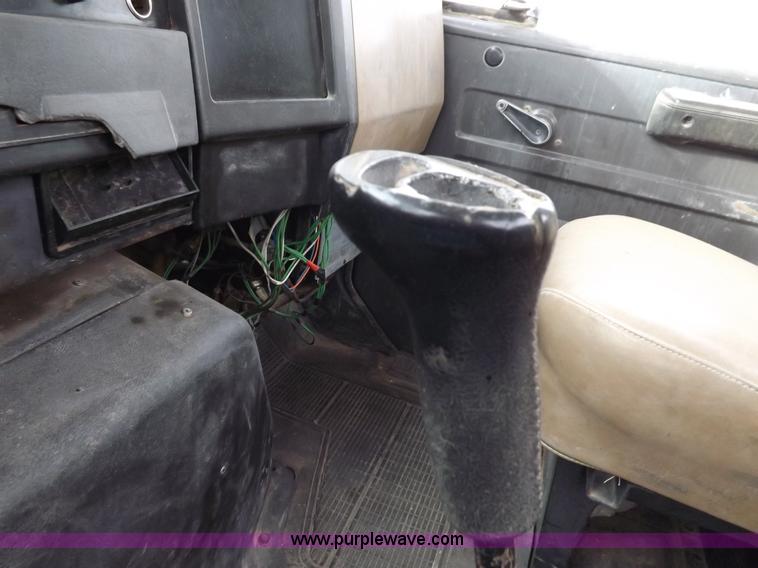 image for item K3106 1995 International 4900 semi truck