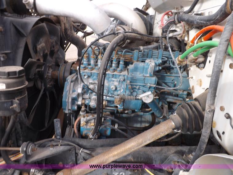 image for item K3106 1995 International 4900 semi truck