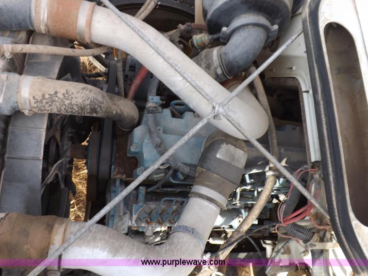 image for item K3106 1995 International 4900 semi truck