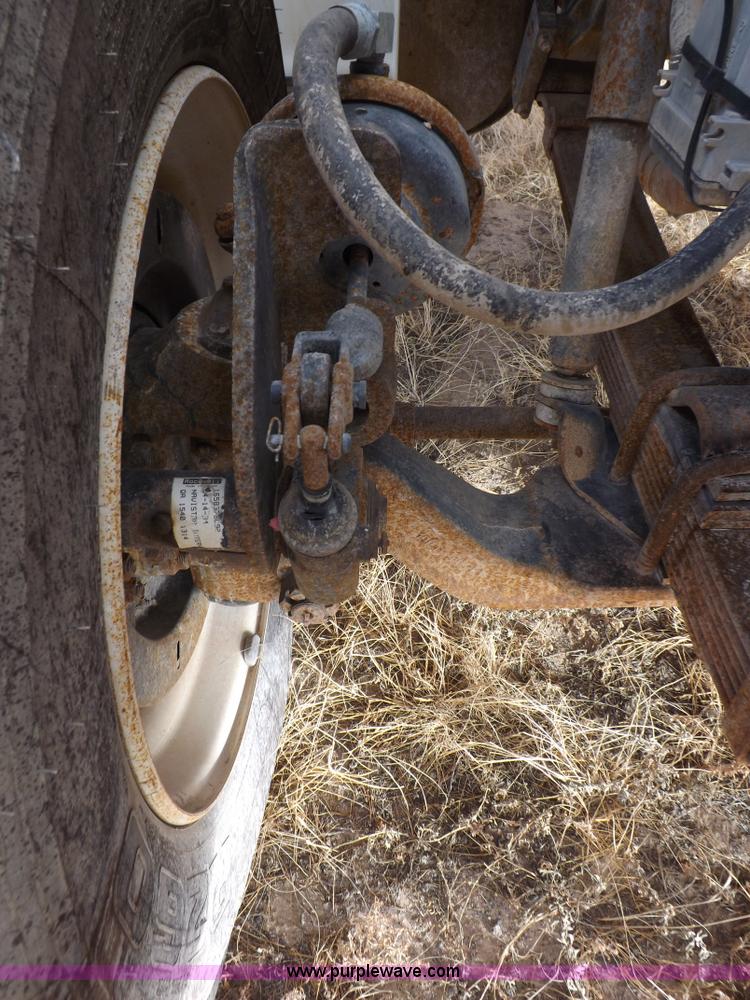 image for item K3106 1995 International 4900 semi truck