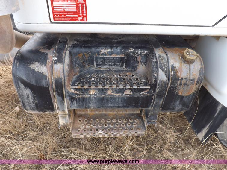 image for item K3106 1995 International 4900 semi truck