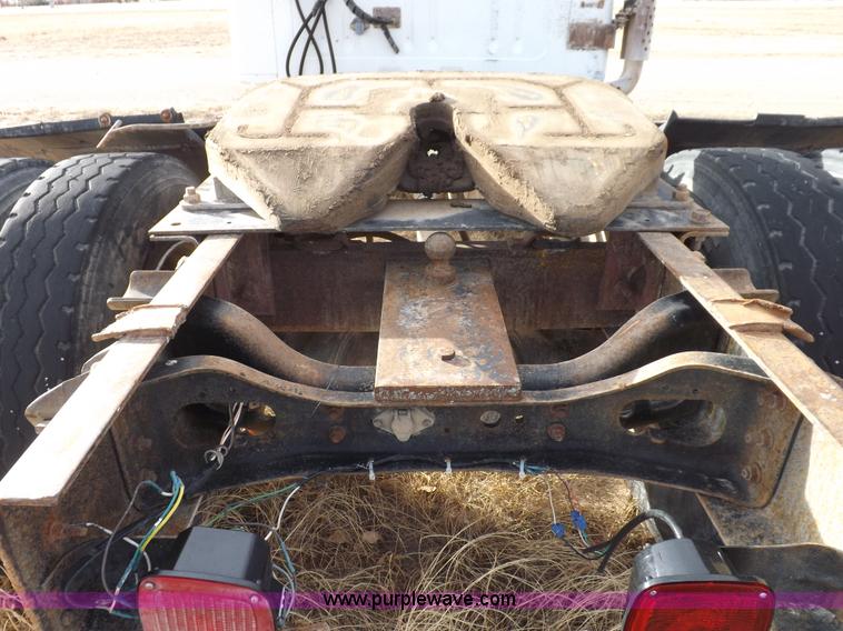 image for item K3106 1995 International 4900 semi truck