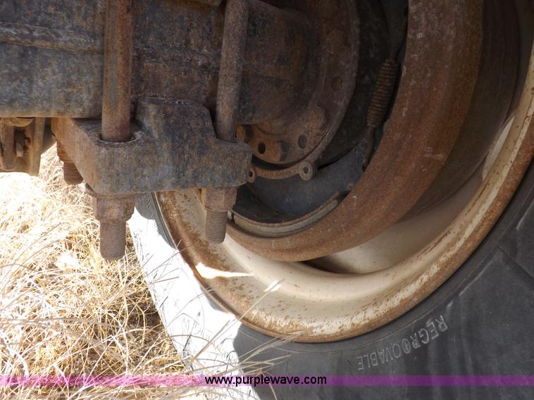 image for item K3106 1995 International 4900 semi truck