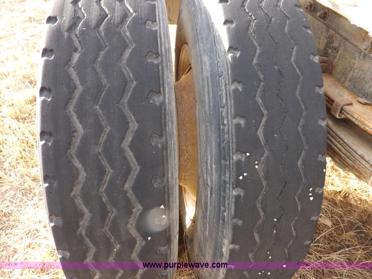 image for item K3106 1995 International 4900 semi truck