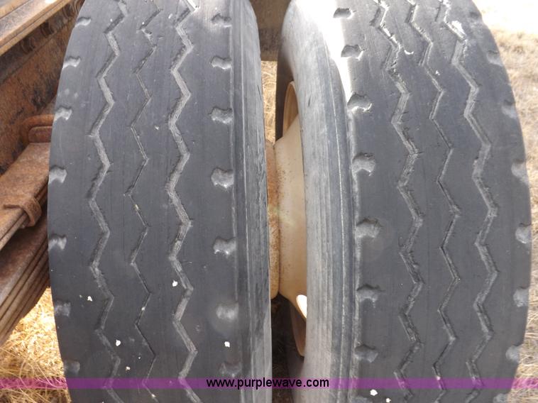 image for item K3106 1995 International 4900 semi truck