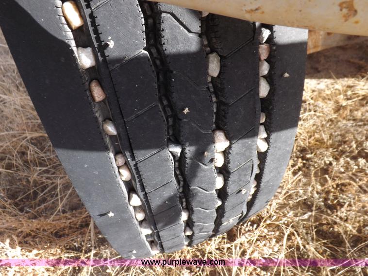 image for item K3106 1995 International 4900 semi truck