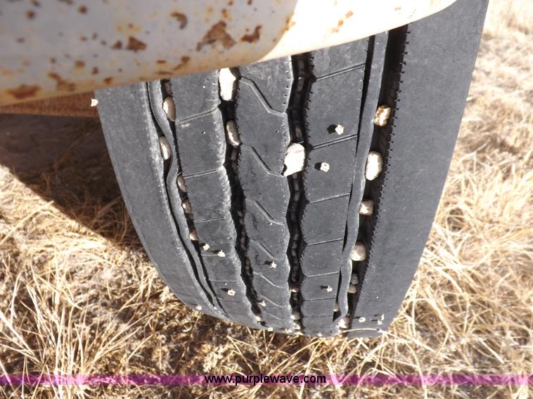 image for item K3106 1995 International 4900 semi truck