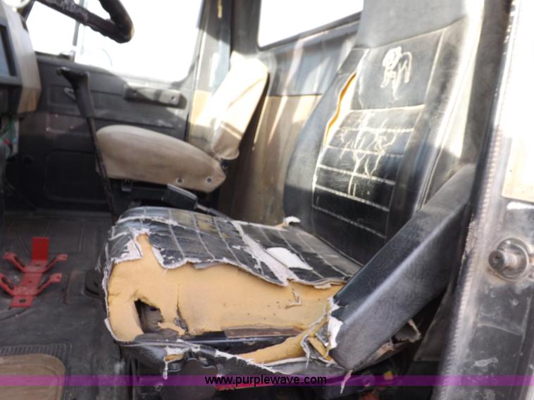 image for item K3106 1995 International 4900 semi truck