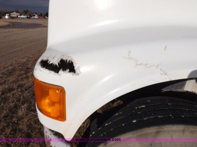 image for item K3106 1995 International 4900 semi truck