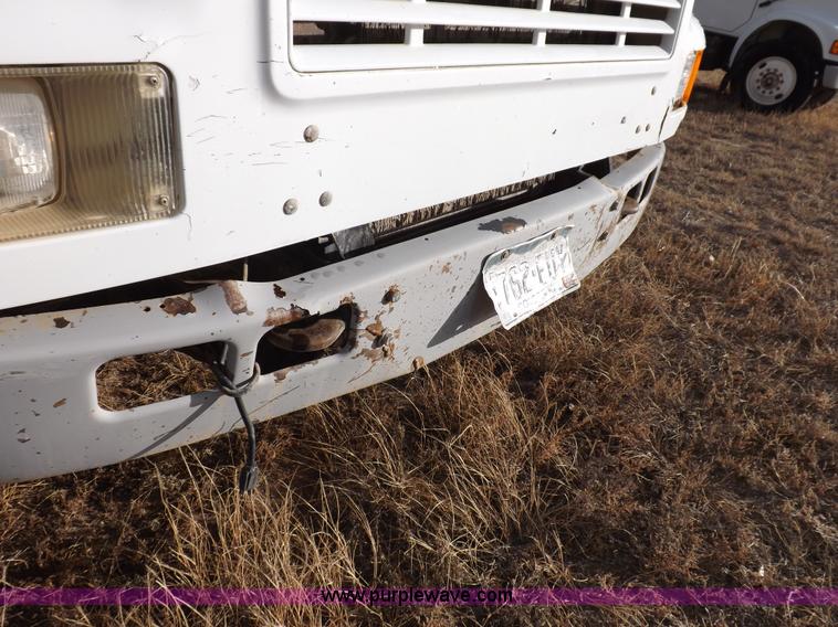 image for item K3106 1995 International 4900 semi truck