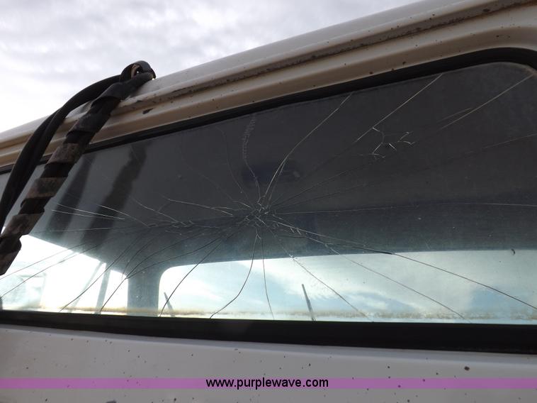 image for item K3106 1995 International 4900 semi truck