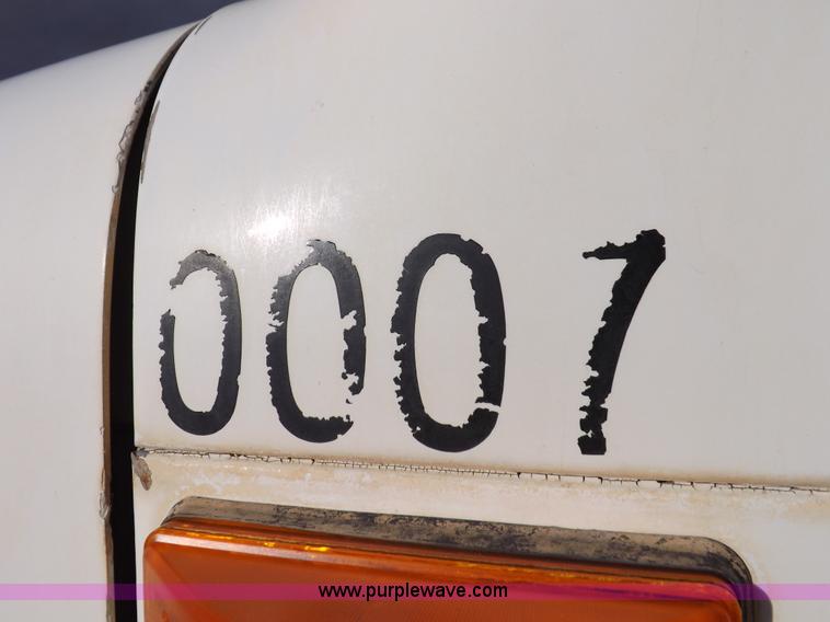 image for item K3106 1995 International 4900 semi truck