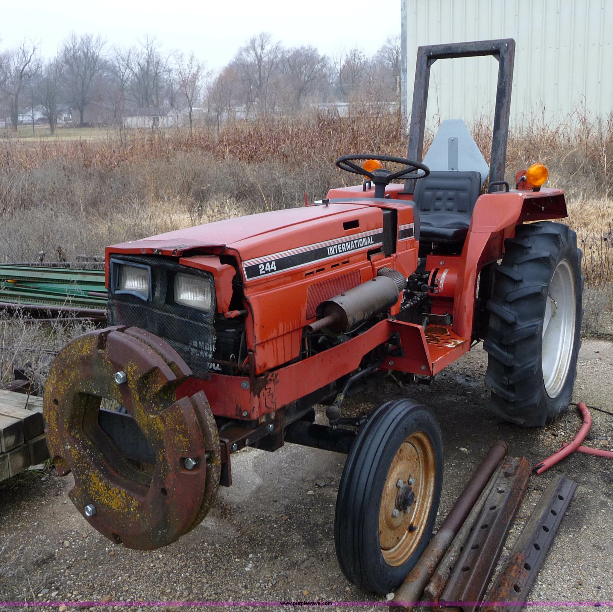 1982 International 244 tractor in KS Item D1326 sold