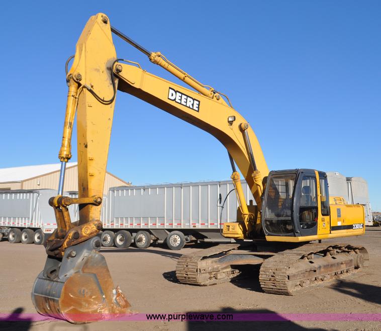 image for item F2172 1998 John Deere 230LC excavator