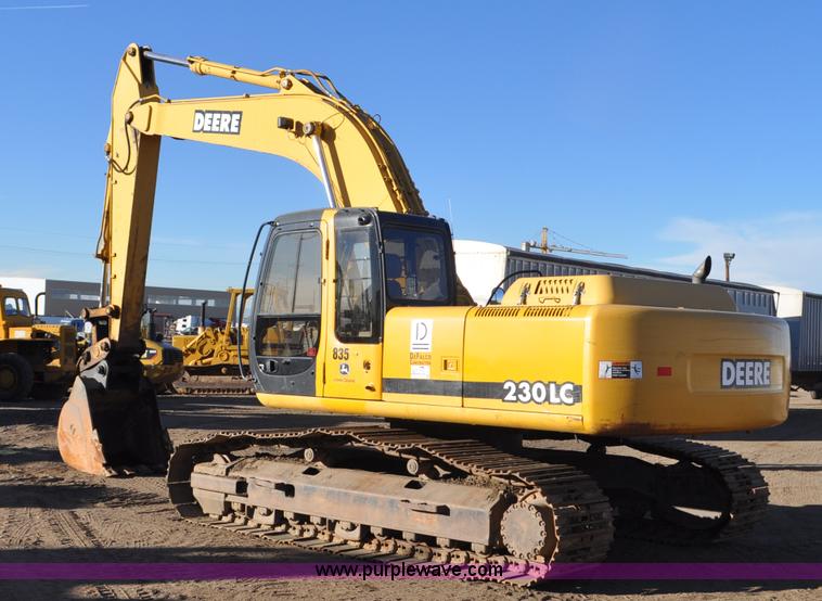 image for item F2172 1998 John Deere 230LC excavator