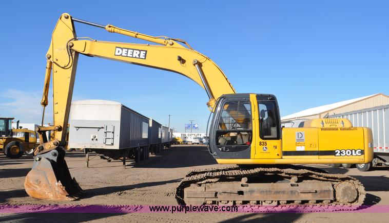 image for item F2172 1998 John Deere 230LC excavator
