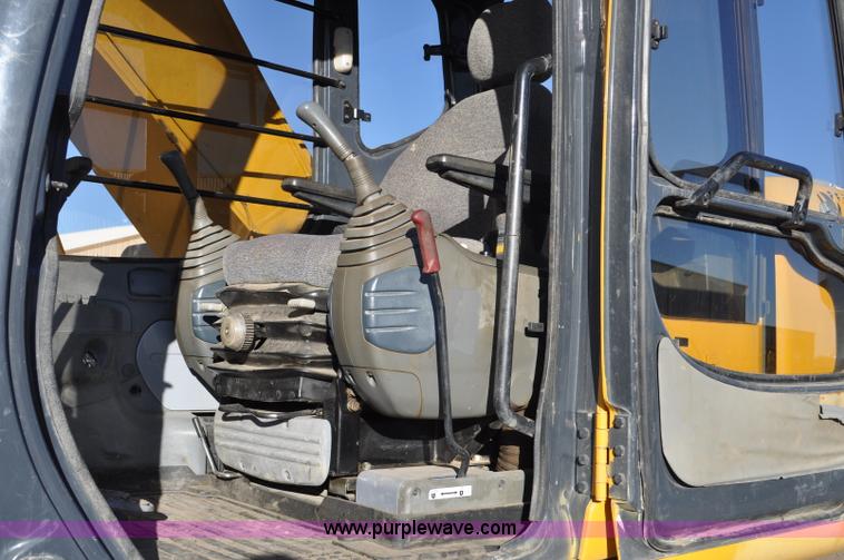 image for item F2172 1998 John Deere 230LC excavator