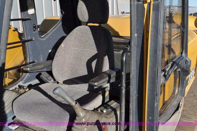 image for item F2172 1998 John Deere 230LC excavator