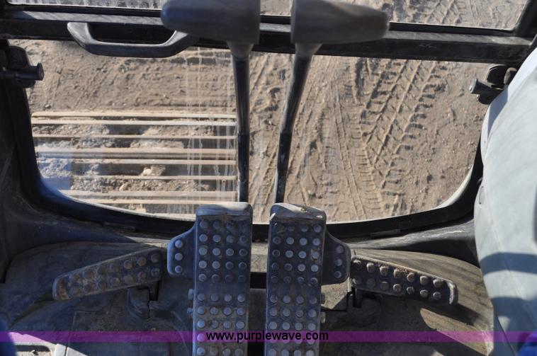 image for item F2172 1998 John Deere 230LC excavator