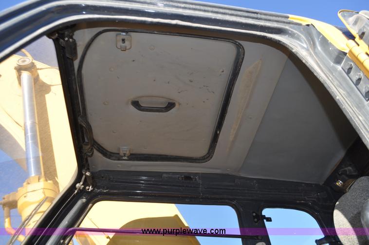 image for item F2172 1998 John Deere 230LC excavator