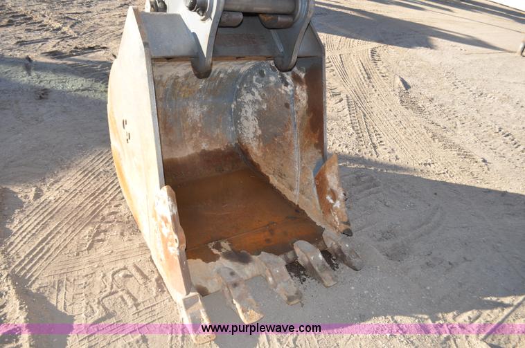image for item F2172 1998 John Deere 230LC excavator